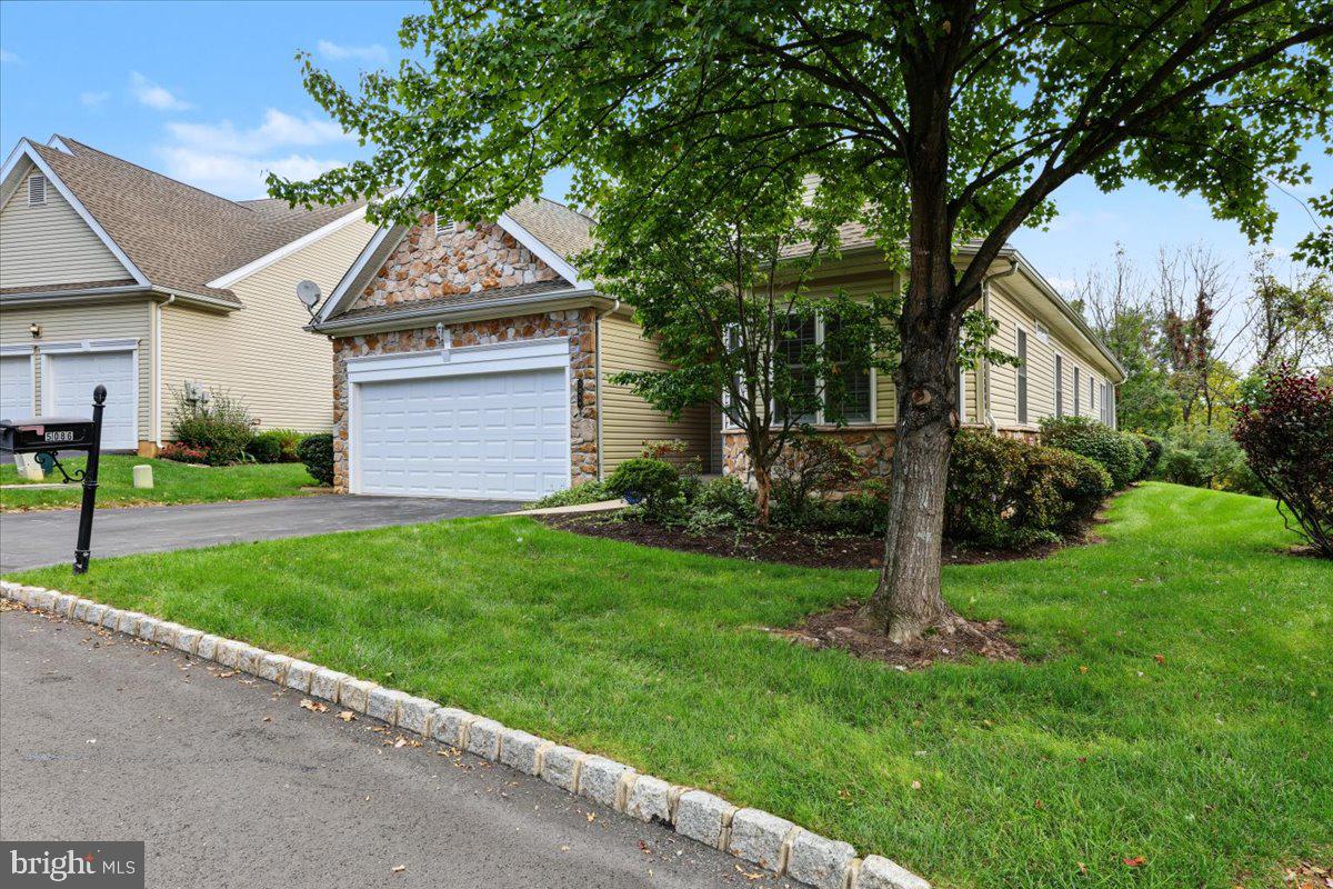 5086 Valley Stream Ln Property Photo 2