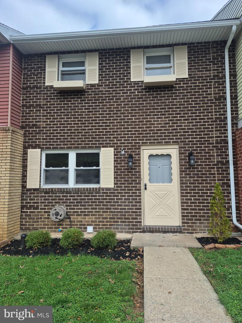 65 W Chestnut St Property Photo 2