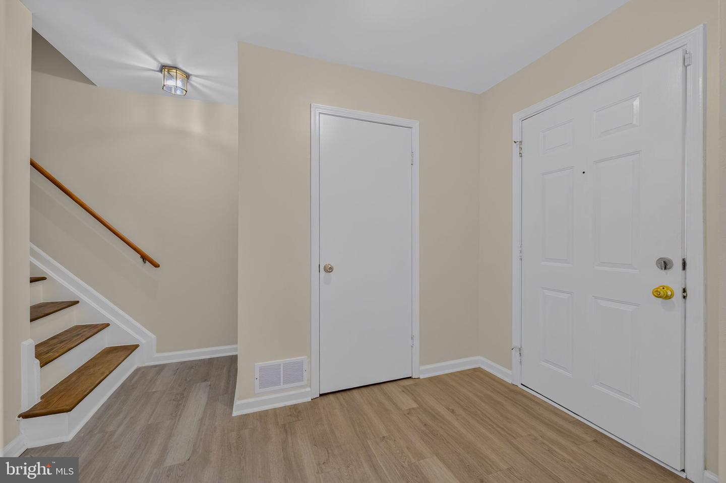 65 W Chestnut St Property Photo 4