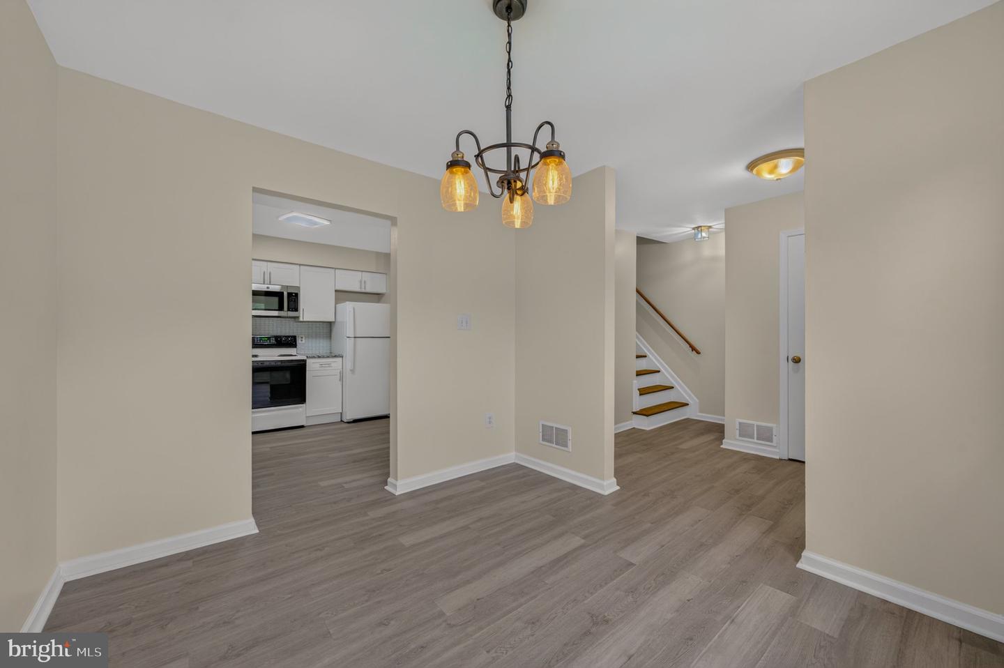 65 W Chestnut St Property Photo 6
