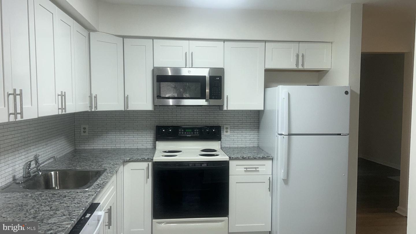 65 W Chestnut St Property Photo 8