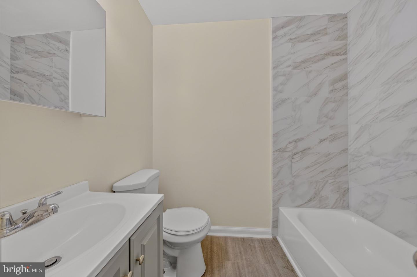 65 W Chestnut St Property Photo 17