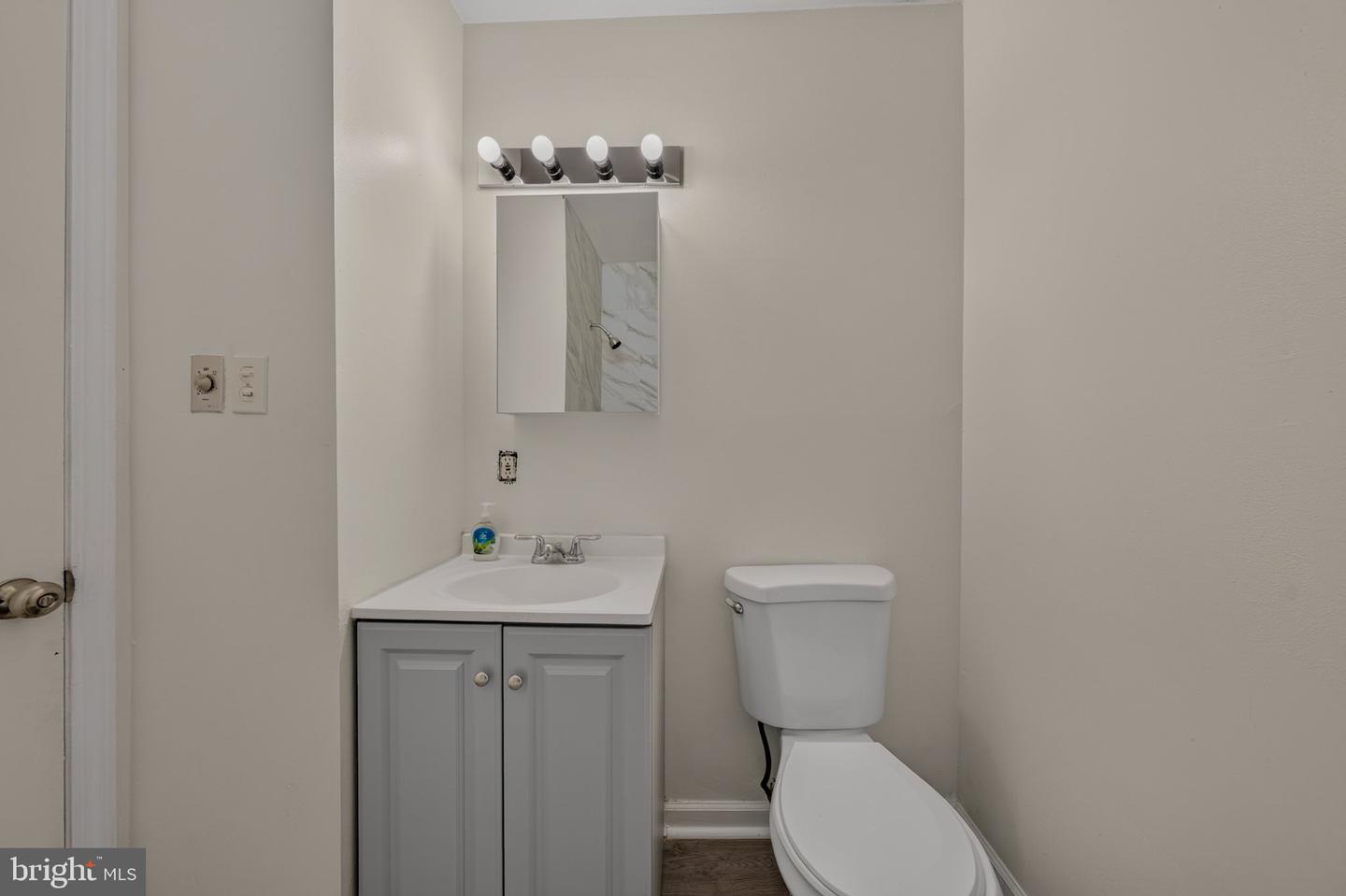65 W Chestnut St Property Photo 18