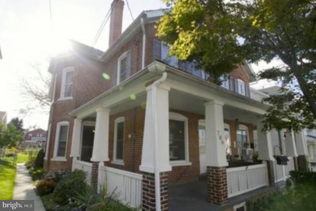 706 S BERGEN ST Property Photo 1