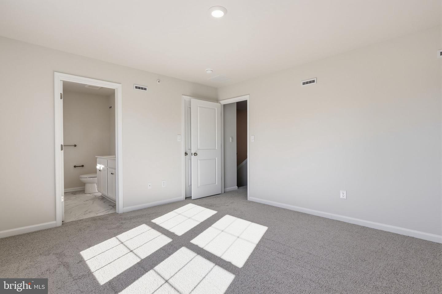 1084 Meadowlark Dr Property Photo 17