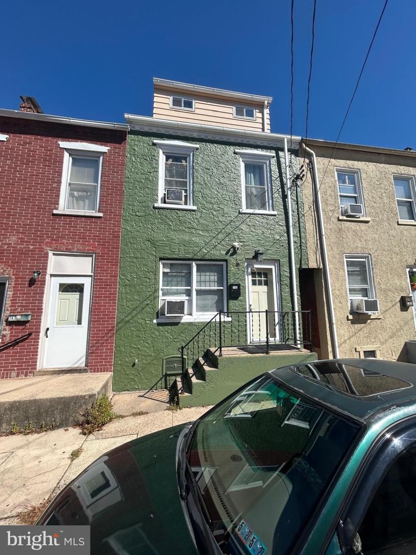 743 S Genesee St Property Photo 1