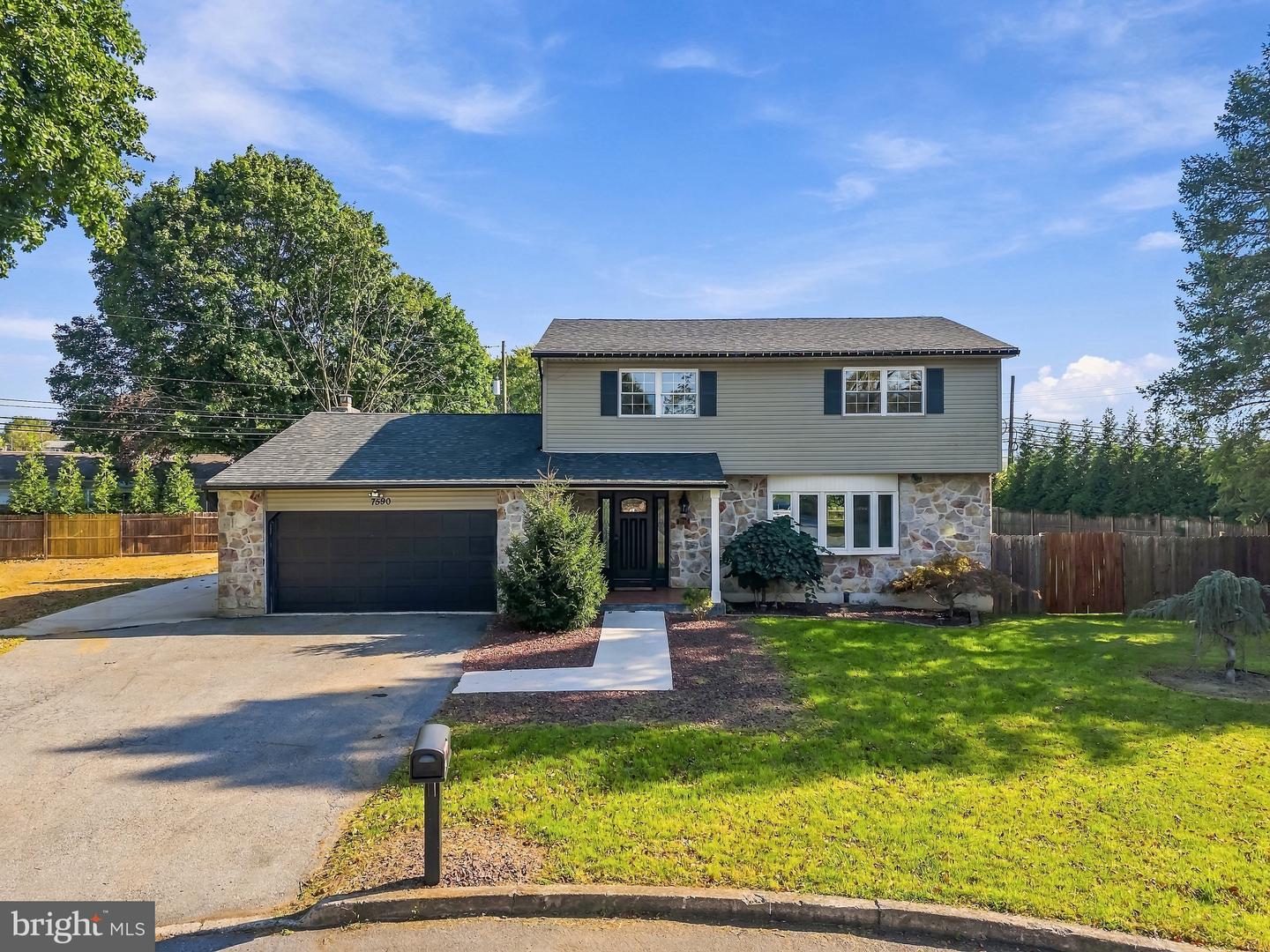7590 Violet Cir Property Photo 4