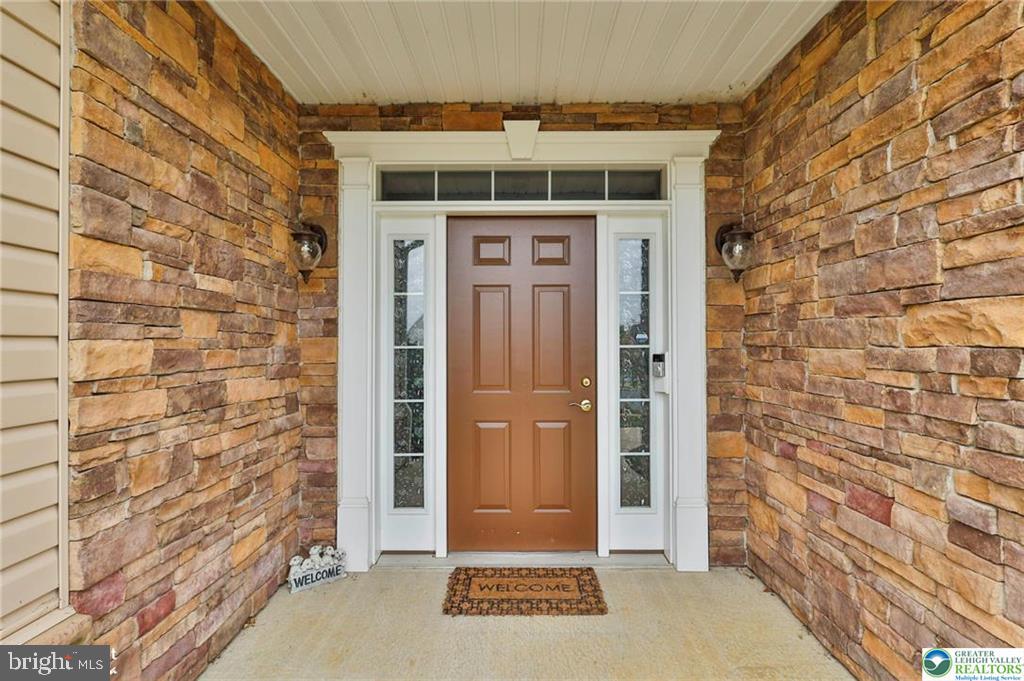 145 Sonoma Way Property Photo 3