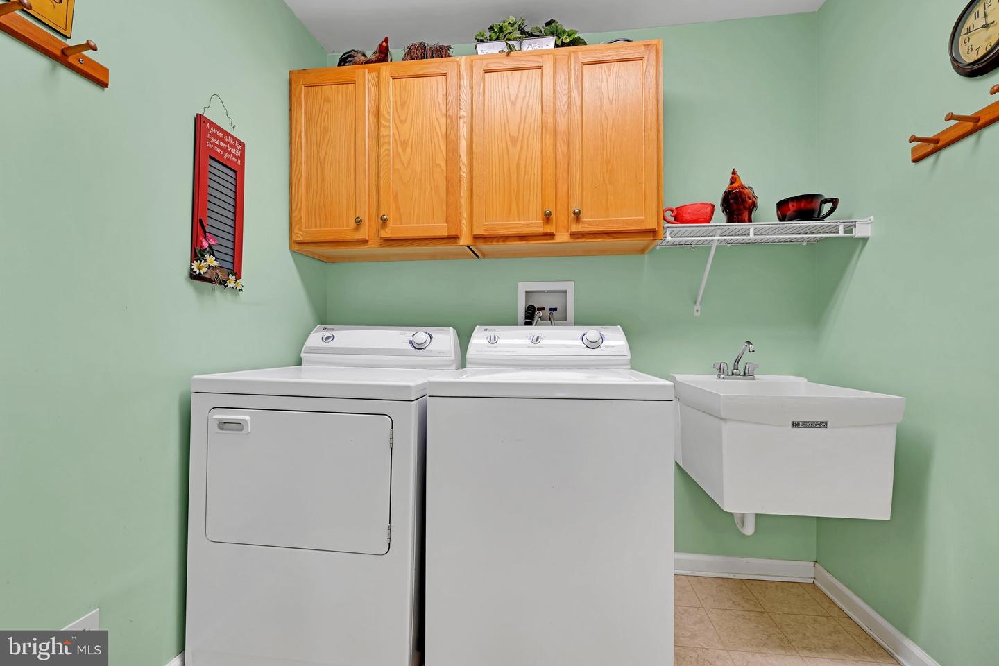2894 Donegal Dr Property Photo 25