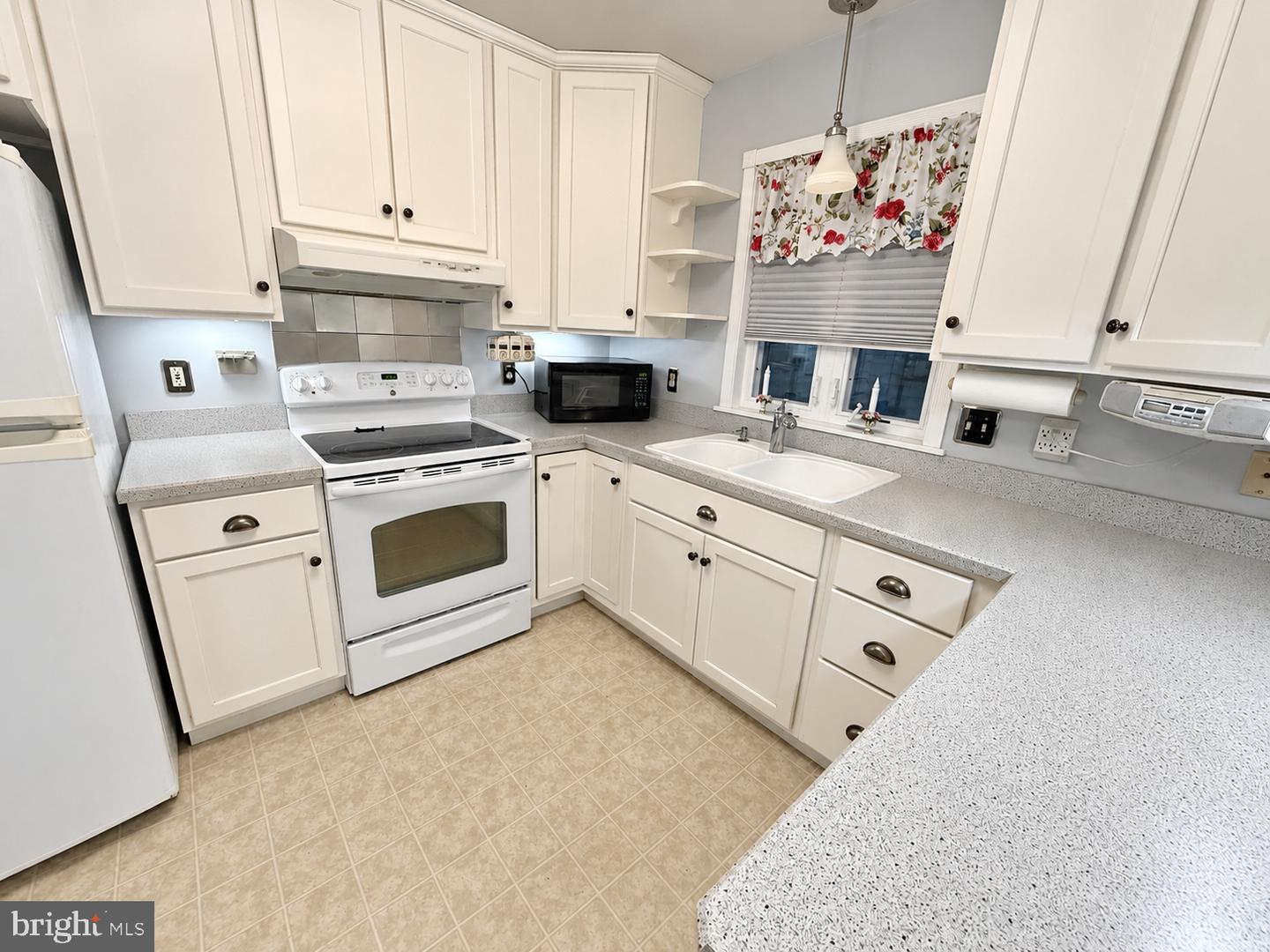 5135 Stahley Property Photo 7