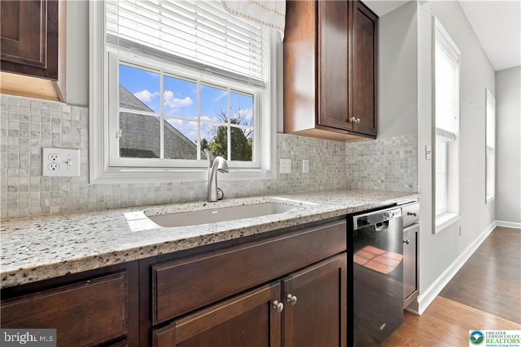 5535 Bayberry Ln Property Photo 6