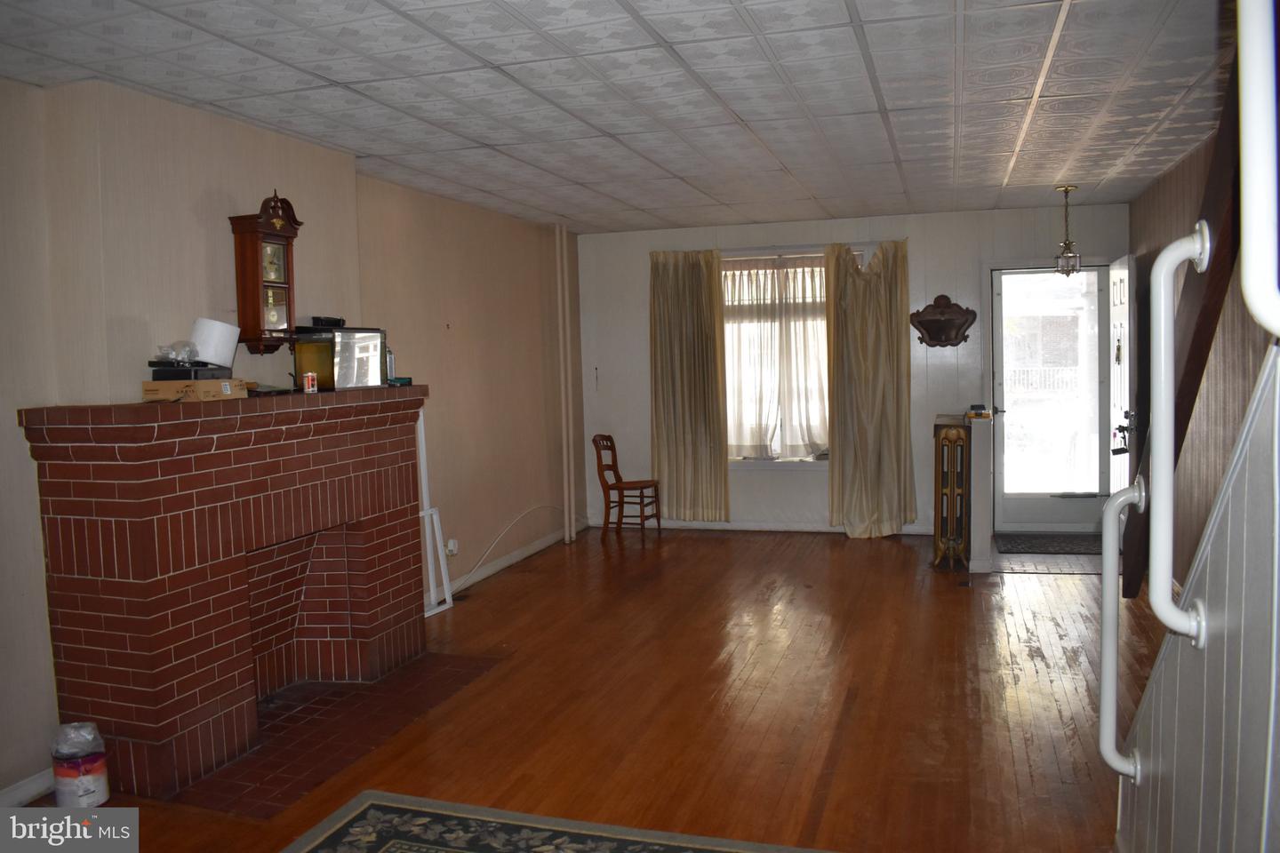 1222 1/2 W. Tilghman St Property Photo 3
