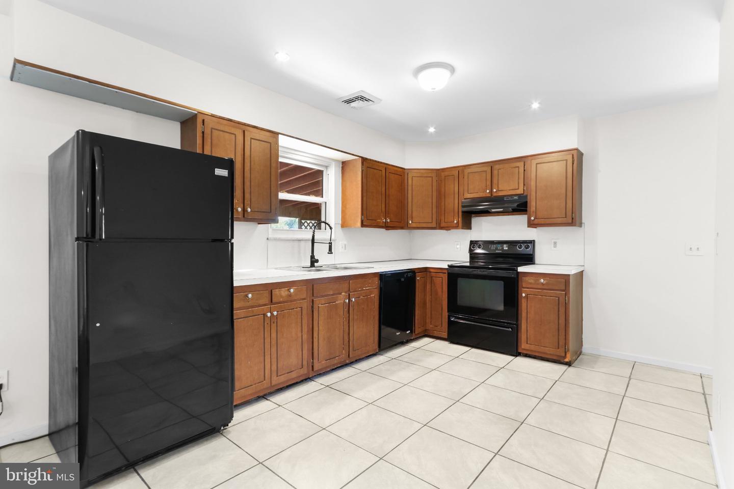 3712 Highland Rd Property Photo 13