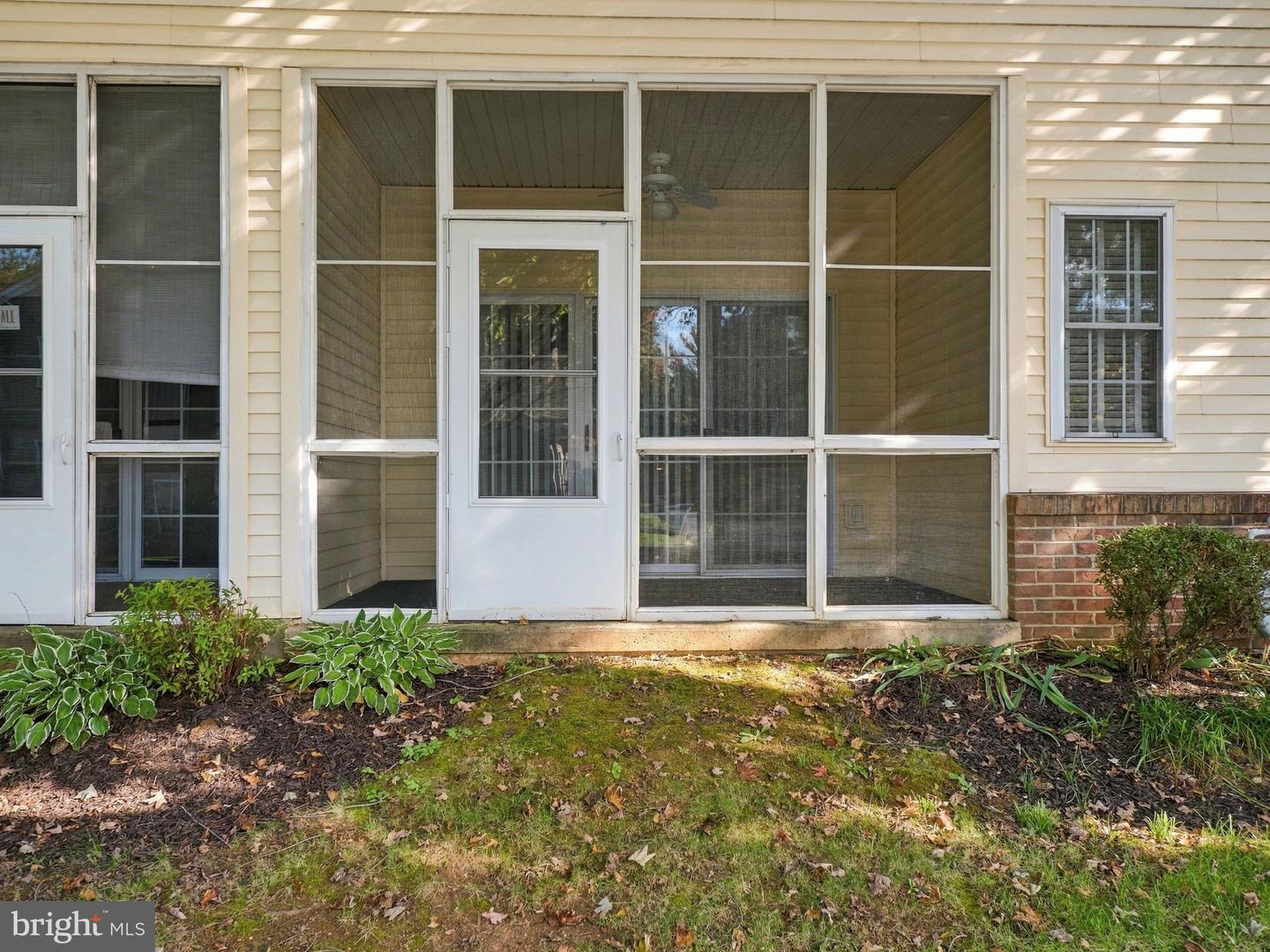 4851 Derby Ln Property Photo 7
