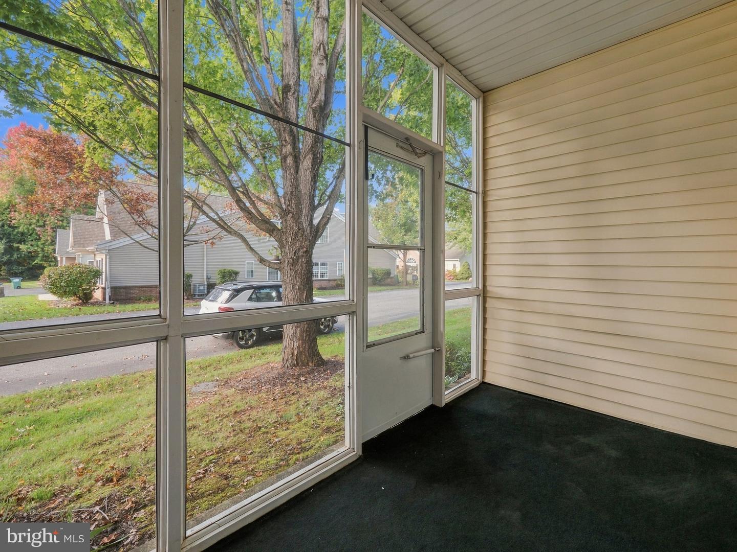 4851 Derby Ln Property Photo 8