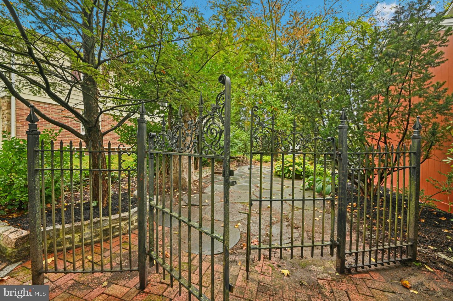 1236 Moffitt Ave Property Photo 6