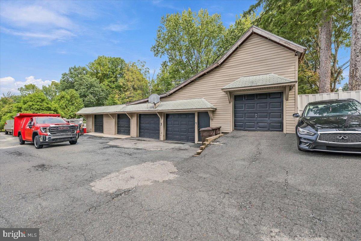 3771 State Rd Property Photo 5