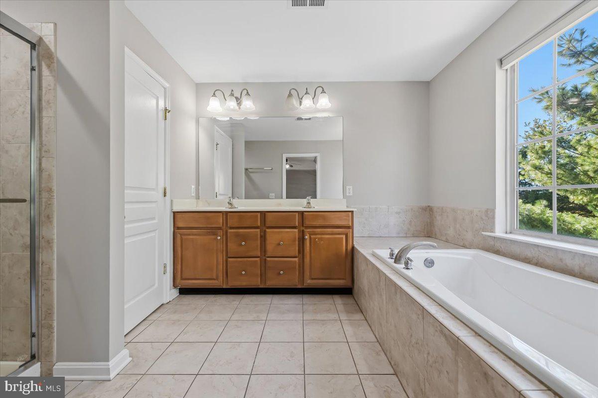 1884 Emerald Dr Property Photo 23