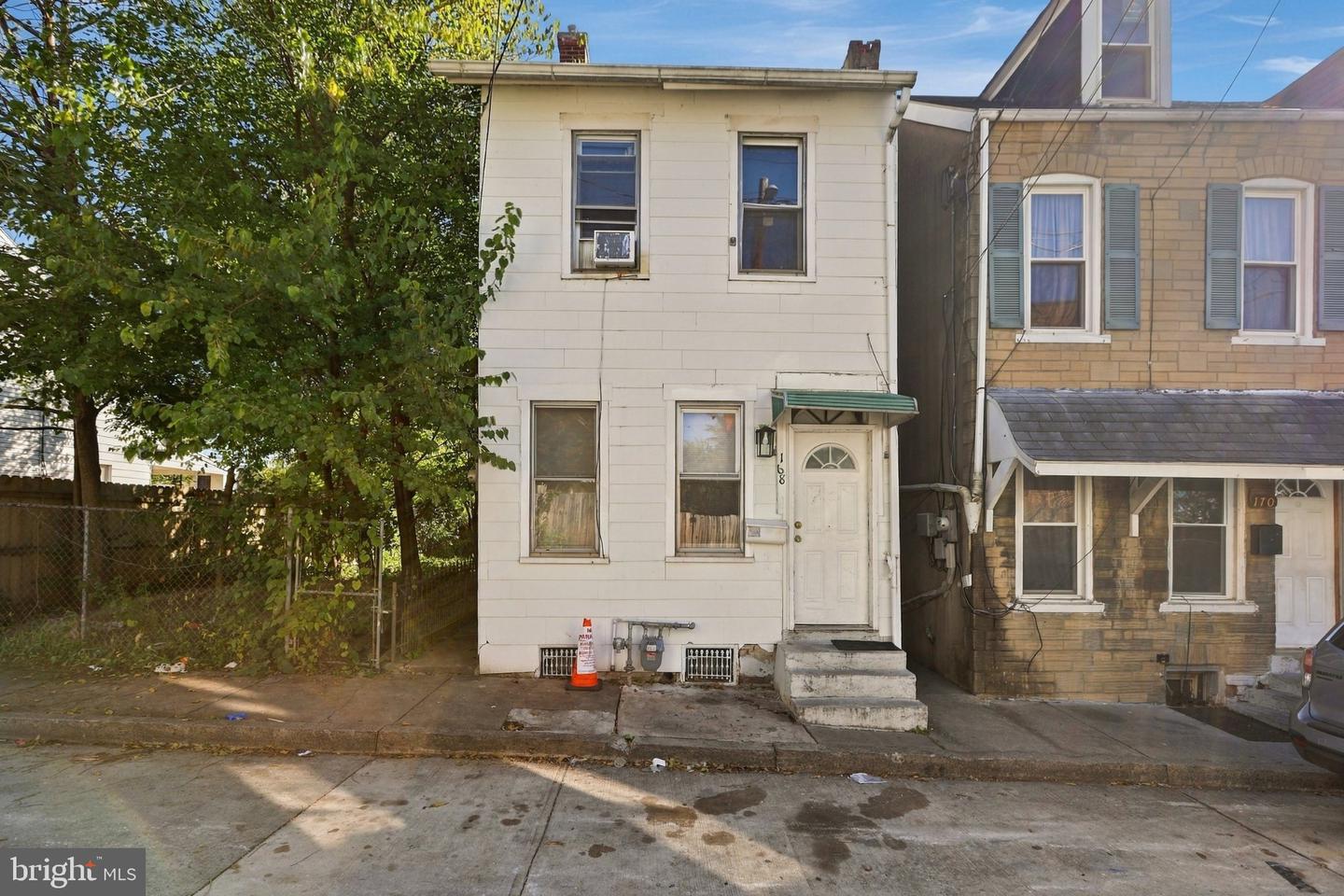 168 W Pine St Property Photo 1
