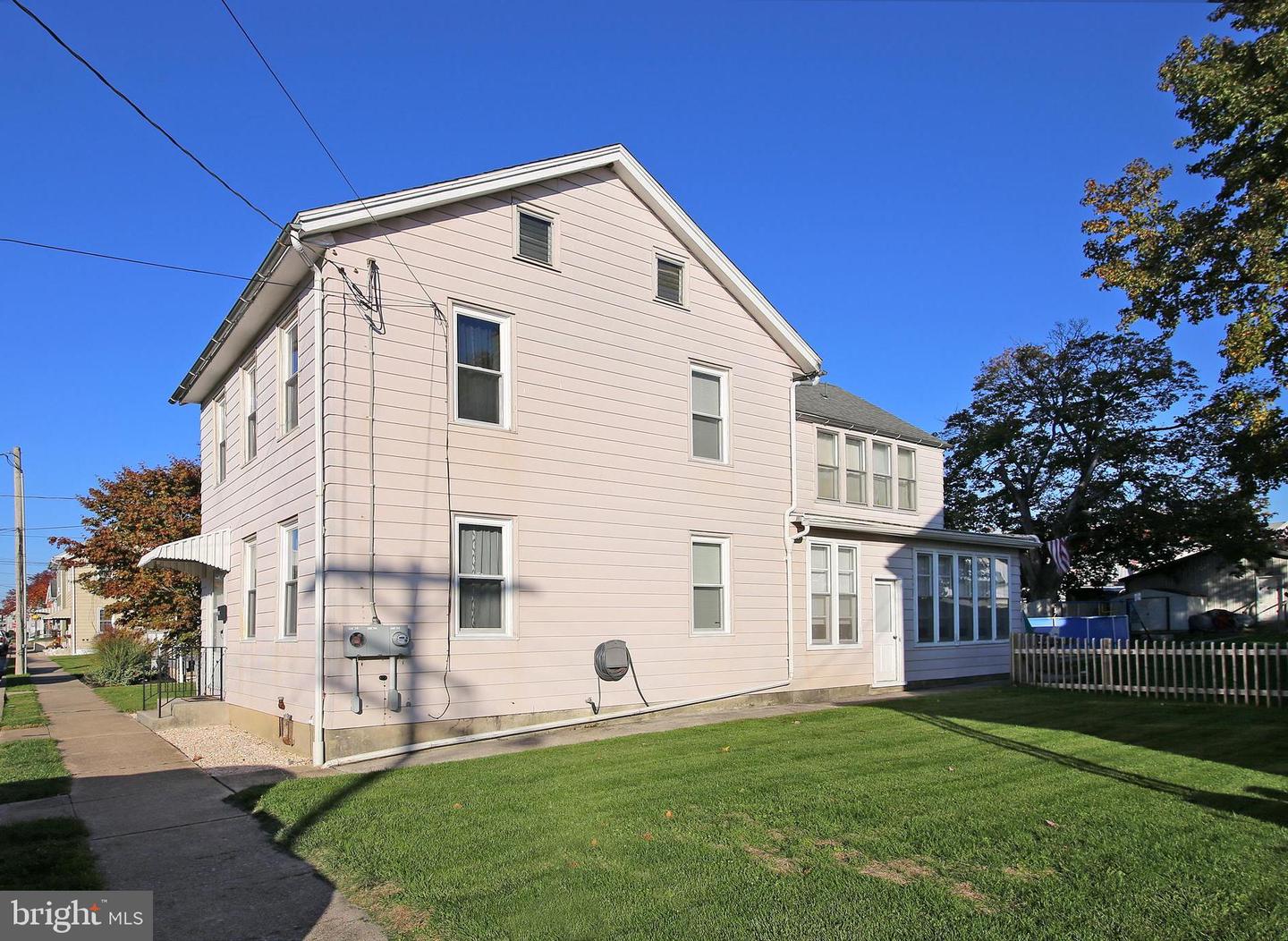 205 W Carpenter Ave Property Photo
