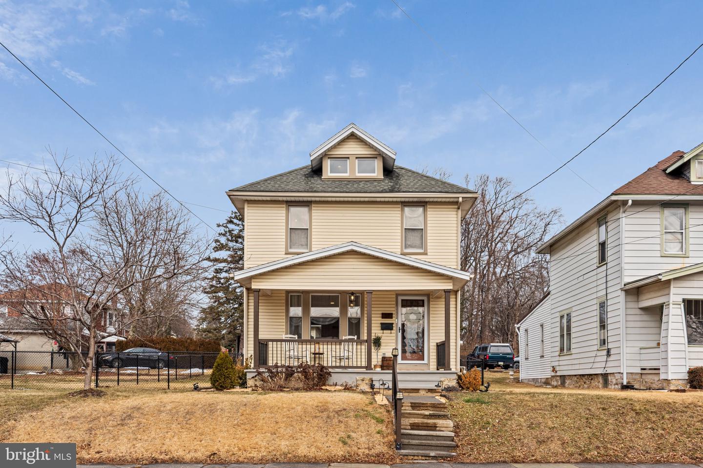 27 E Pershing Ave Property Photo