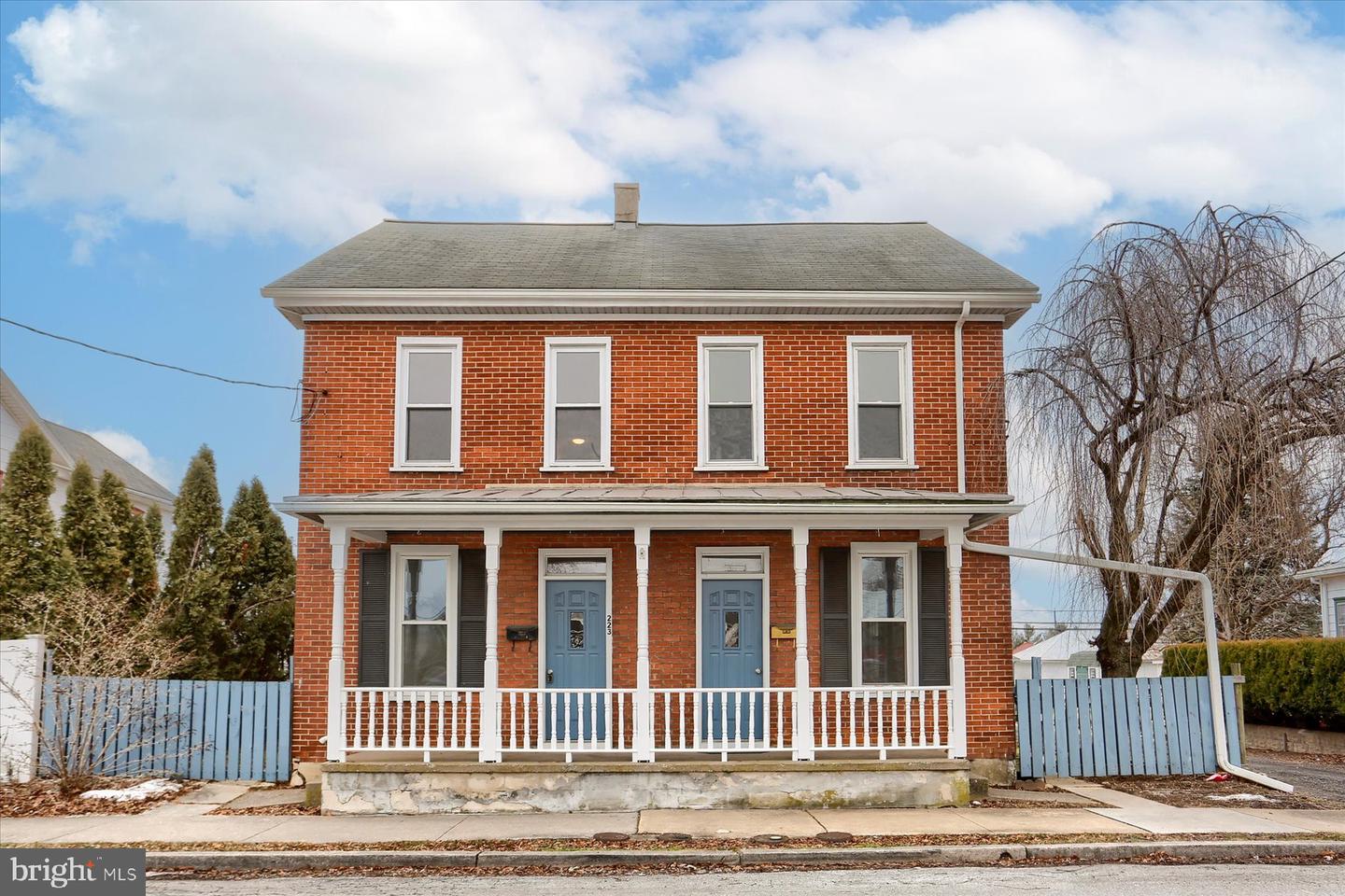 225 N College St Property Photo