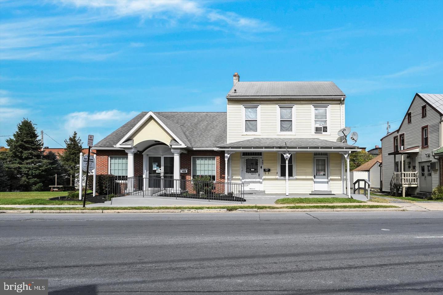 429 E Cumberland St Property Photo 1