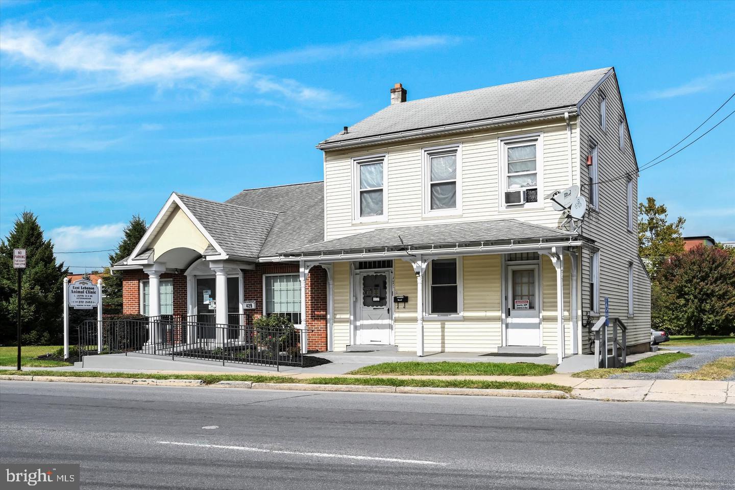 429 E Cumberland St Property Photo 2