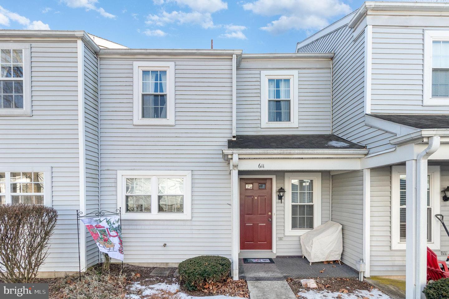 611 Cambridge Ct Property Photo