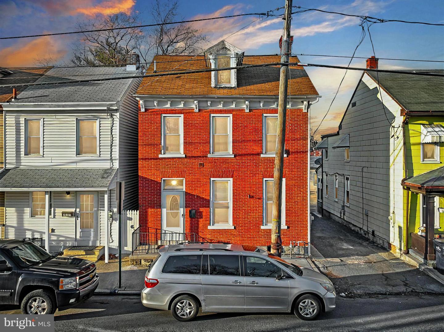 215 Walnut St Property Photo