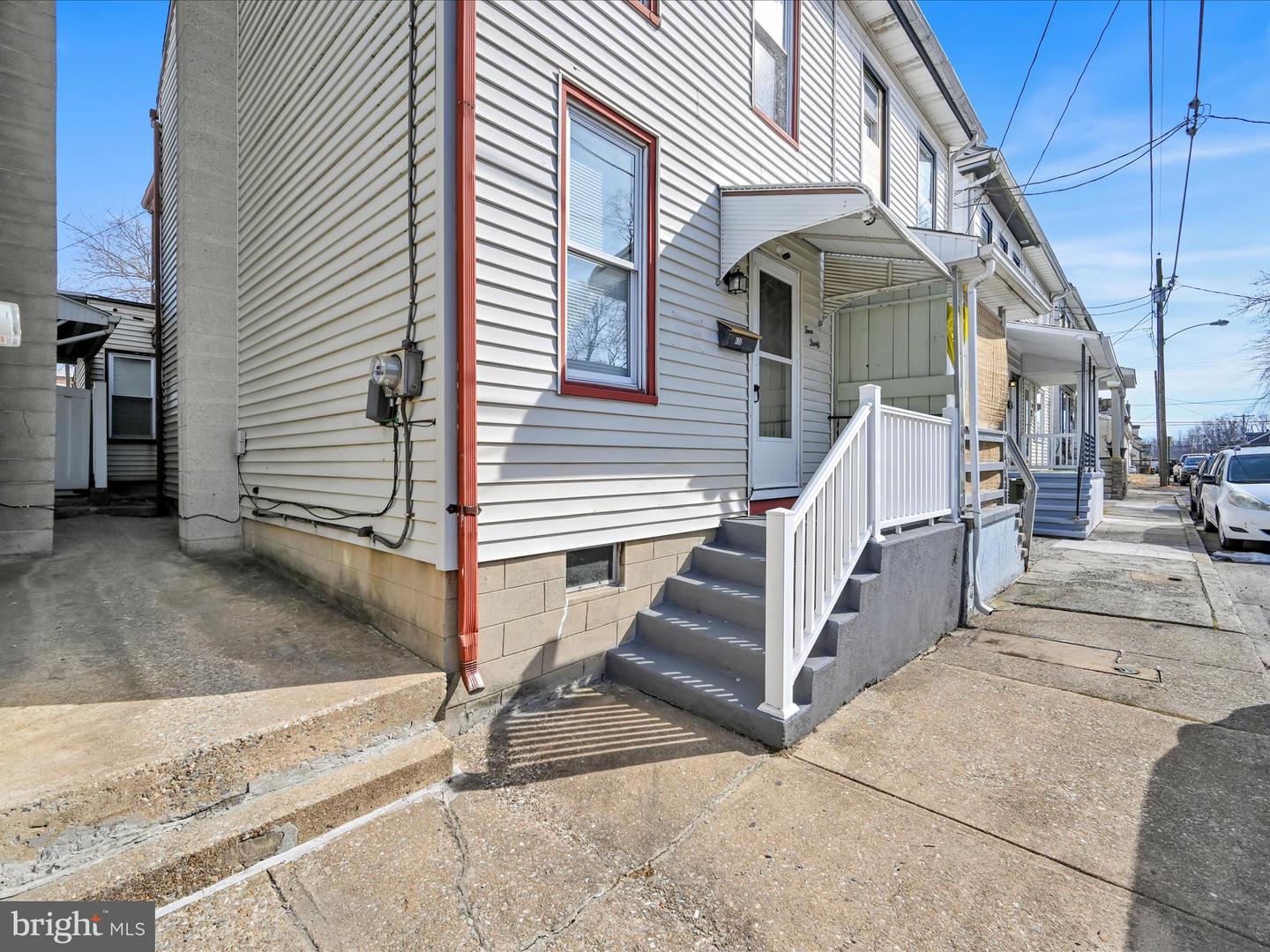 2 Ward Real Estate Listings Main Image