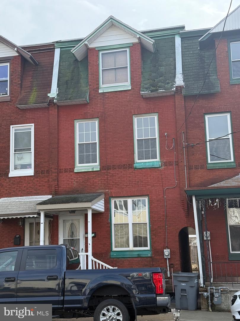 208 Chestnut St Property Photo