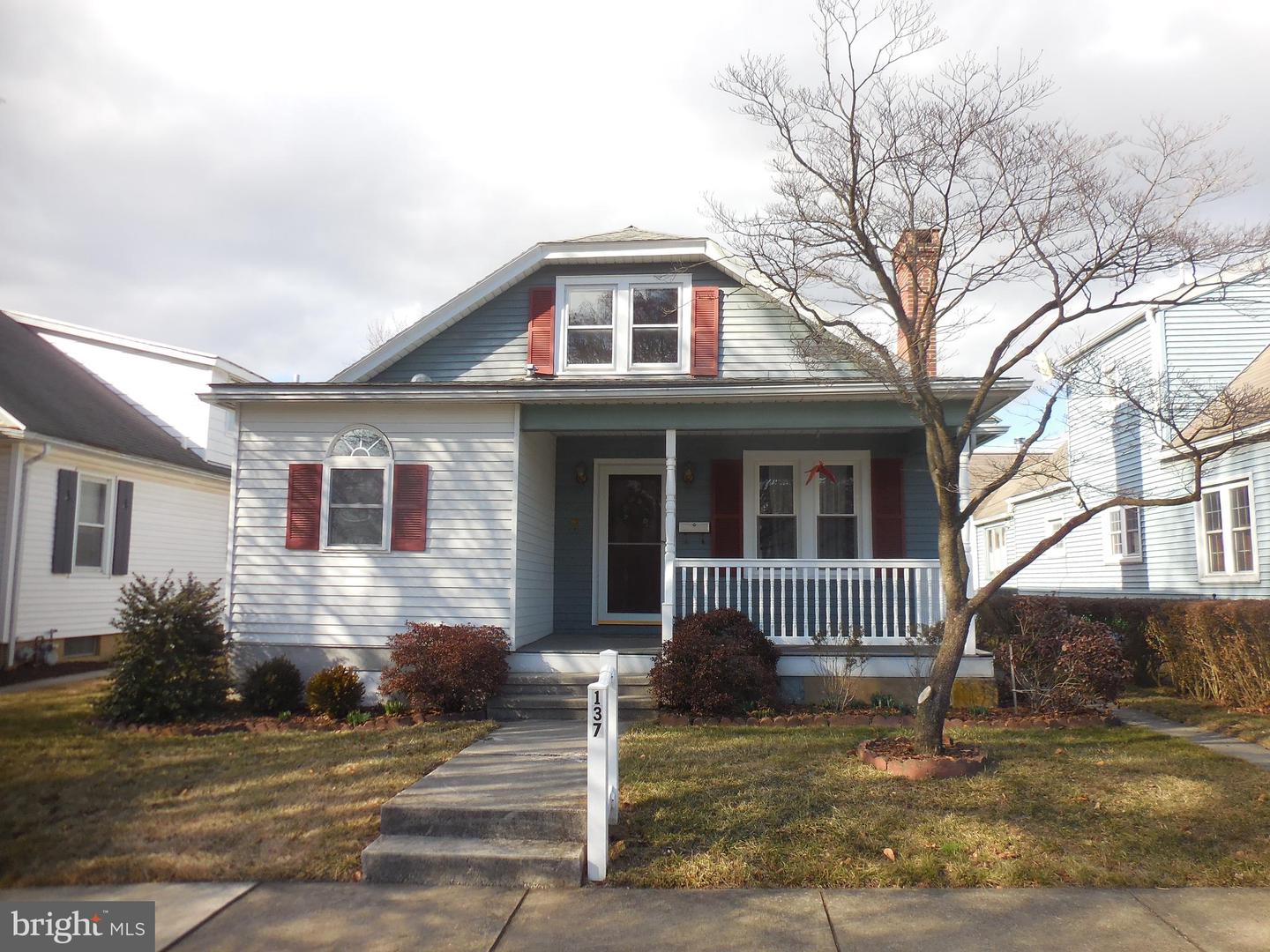 137 E Chestnut St Property Photo