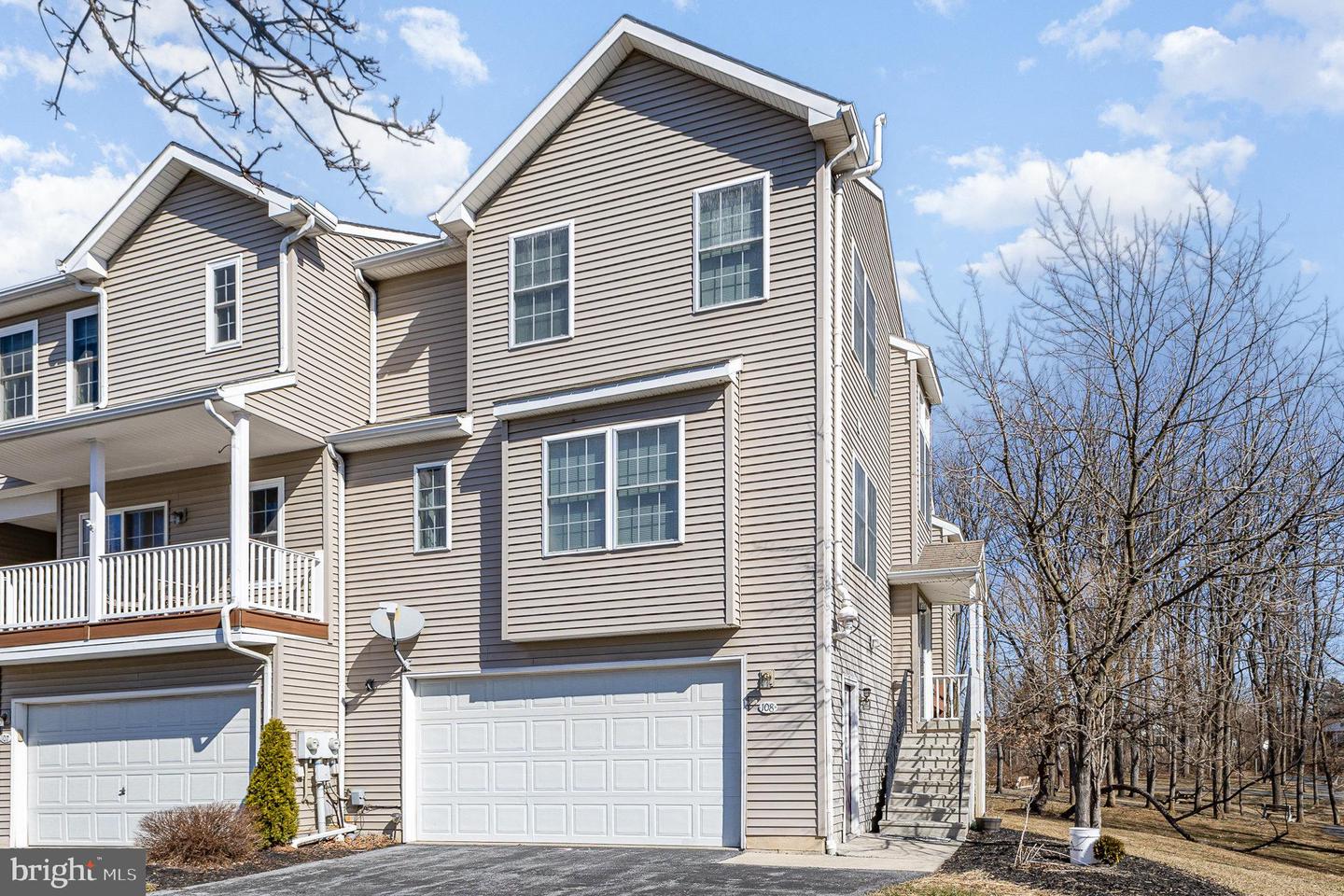108 Woodside Ct Property Photo