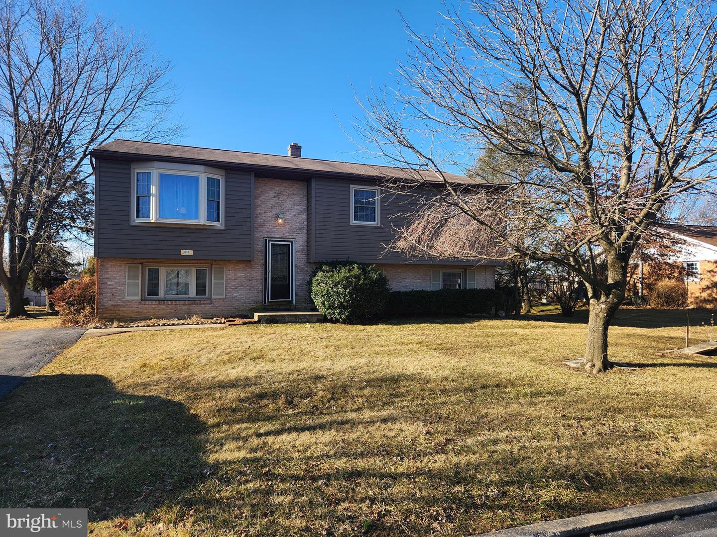 810 Oak Ln Property Photo 1