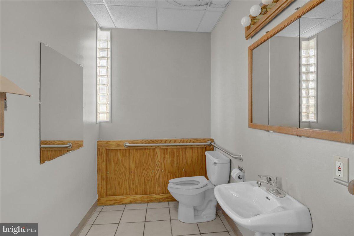 400 E Main St Property Photo 6