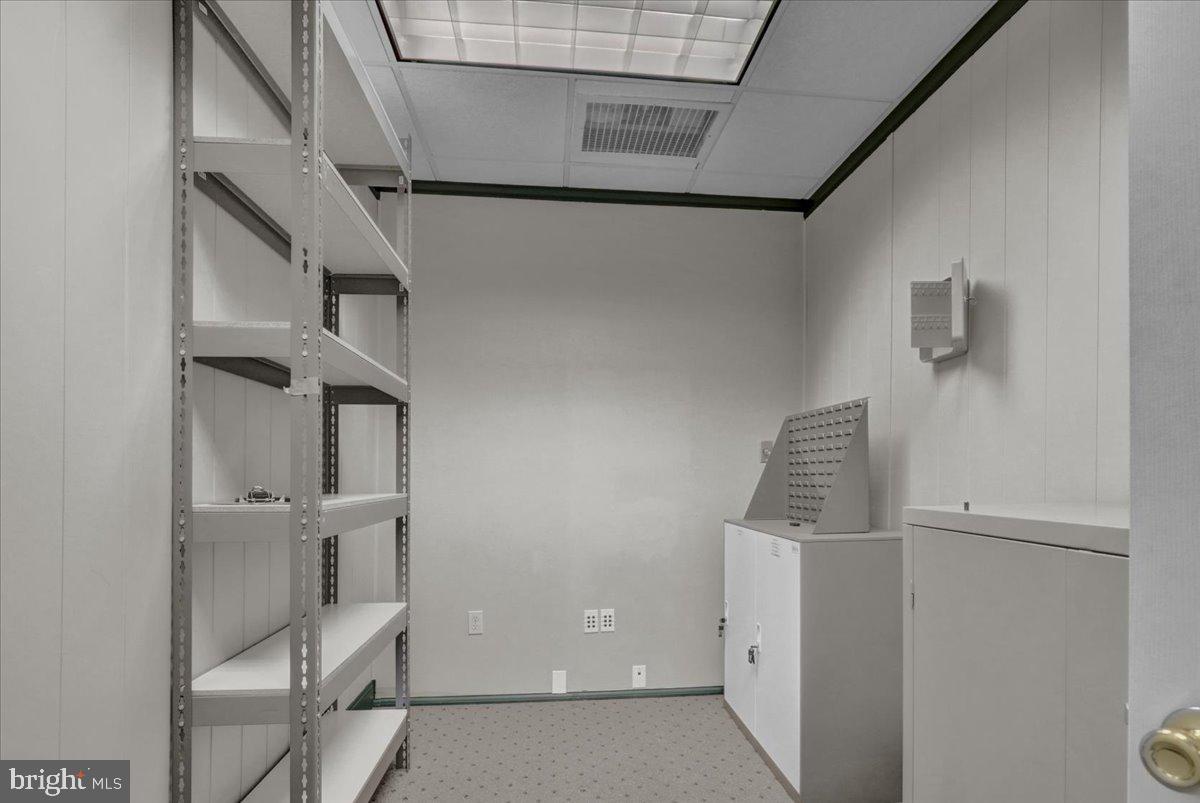 400 E Main St Property Photo 15