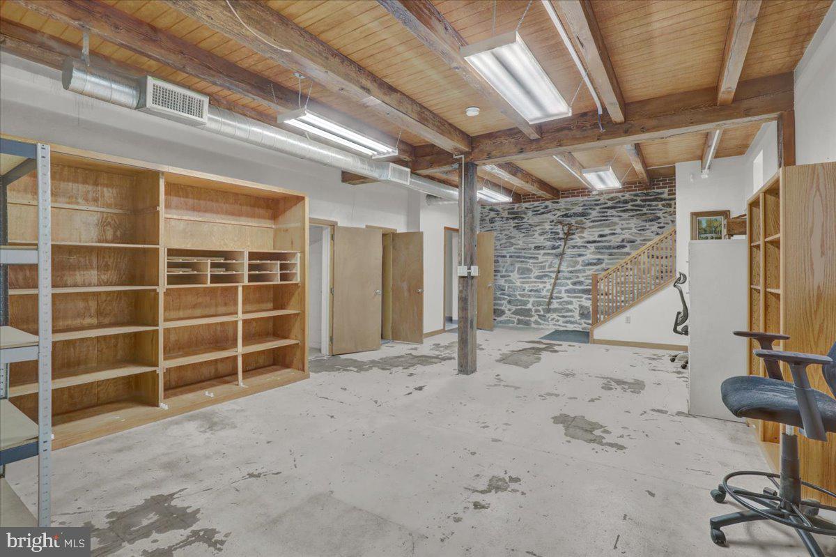400 E Main St Property Photo 17