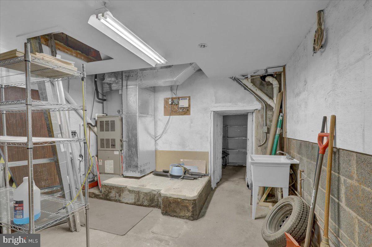 400 E Main St Property Photo 22