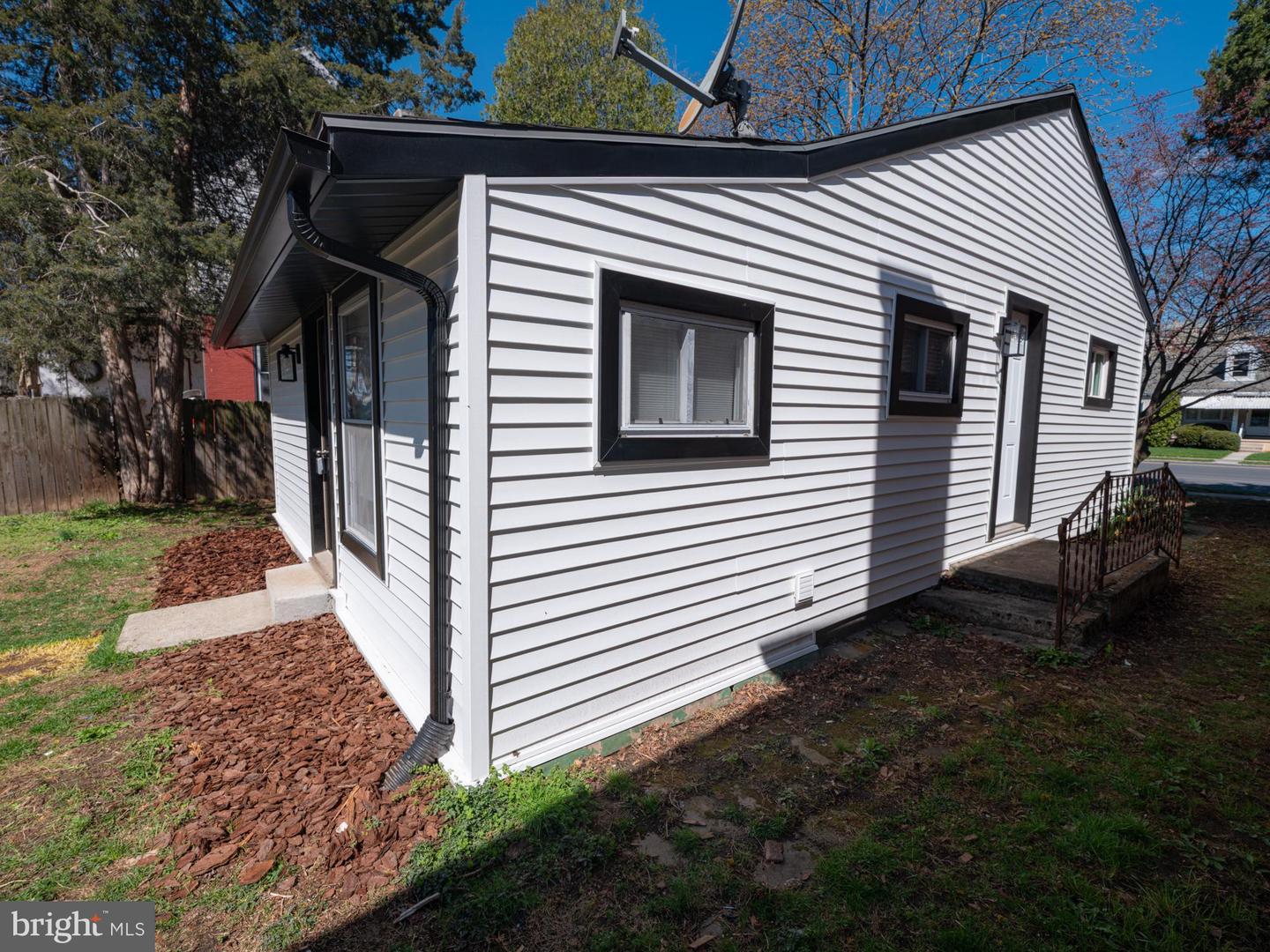 424 E Lehman St Property Photo 5