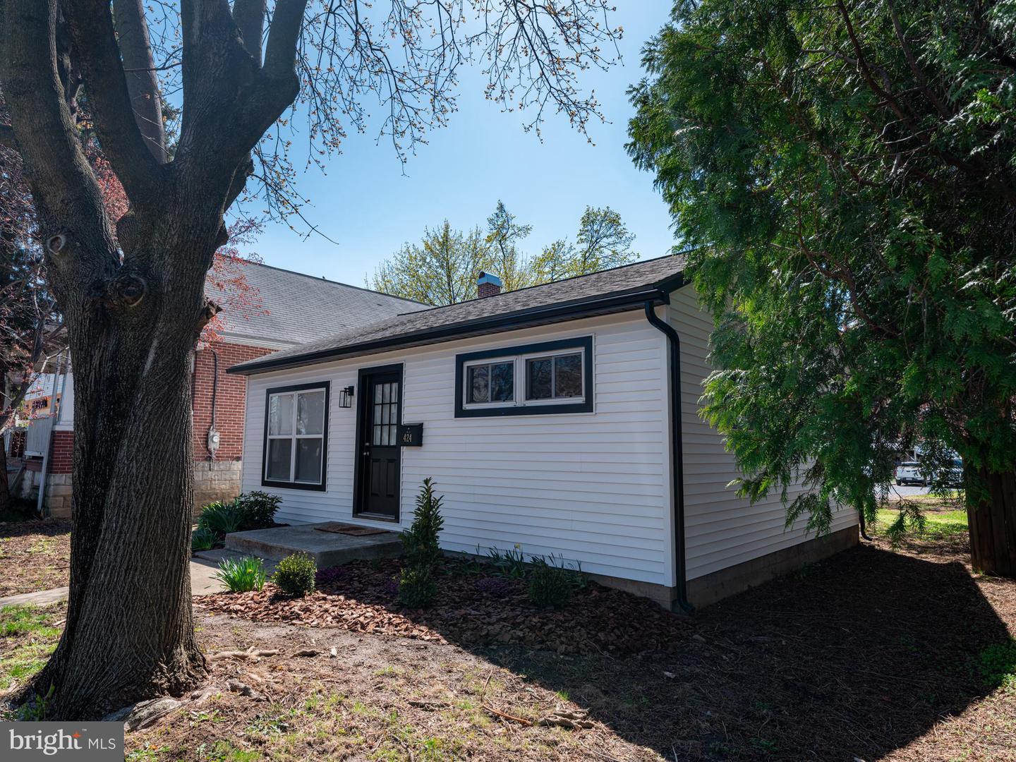 424 E Lehman St Property Photo 6