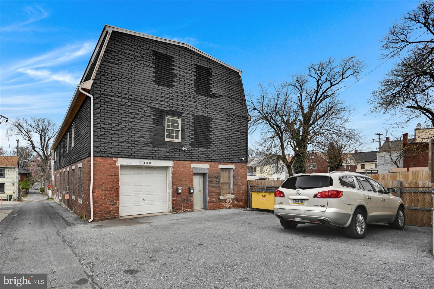 128 S Cherry St Property Photo 3