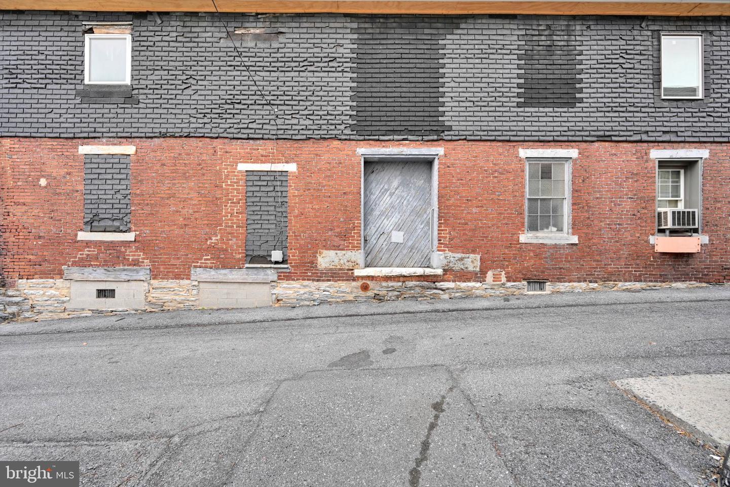 128 S Cherry St Property Photo 4