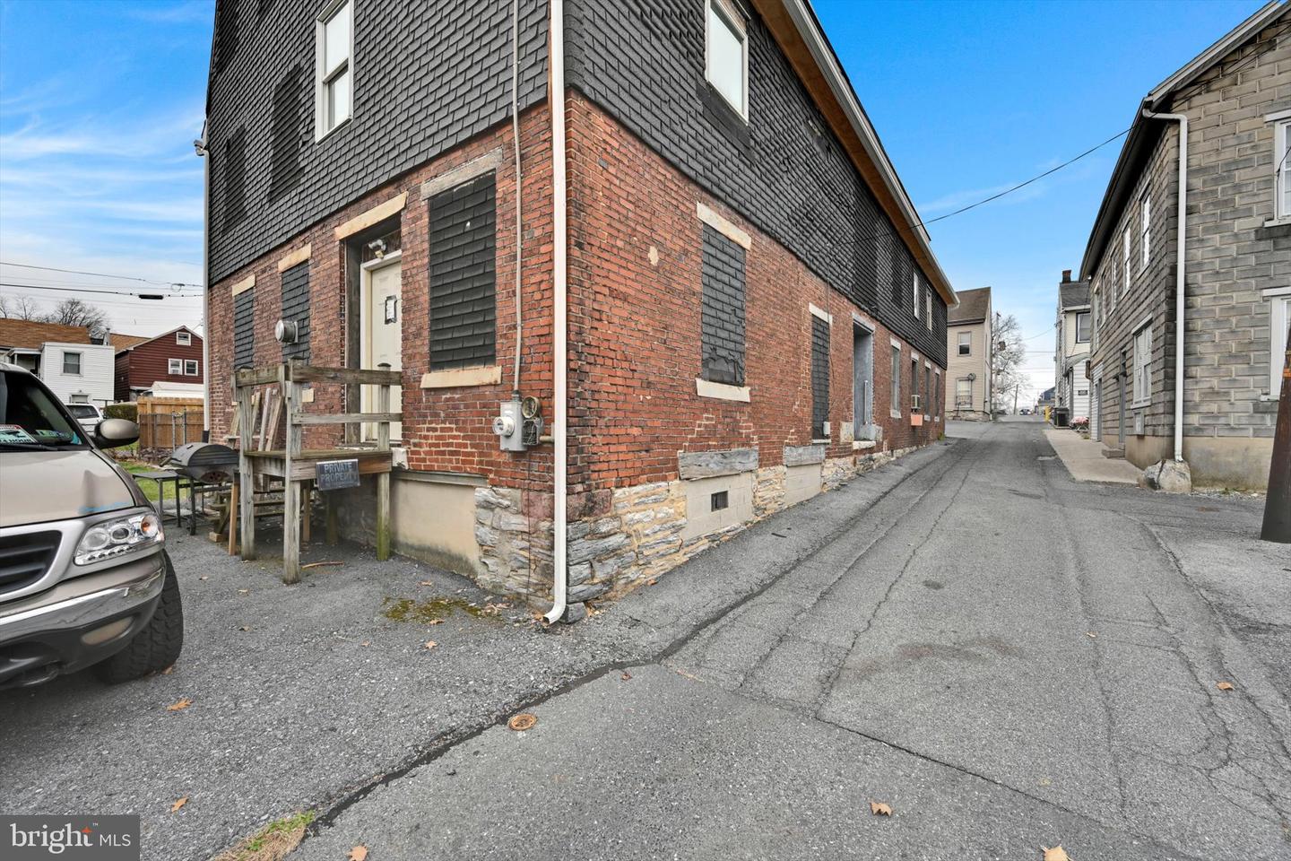 128 S Cherry St Property Photo 5
