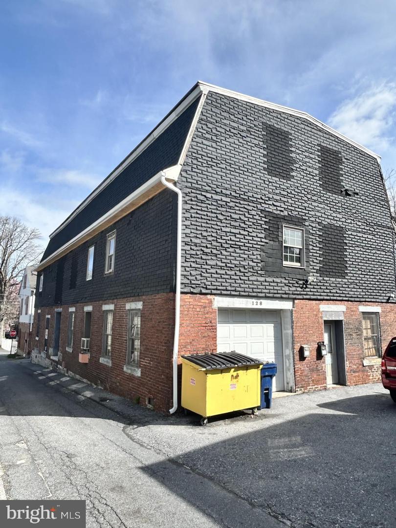 128 S Cherry St Property Photo 7