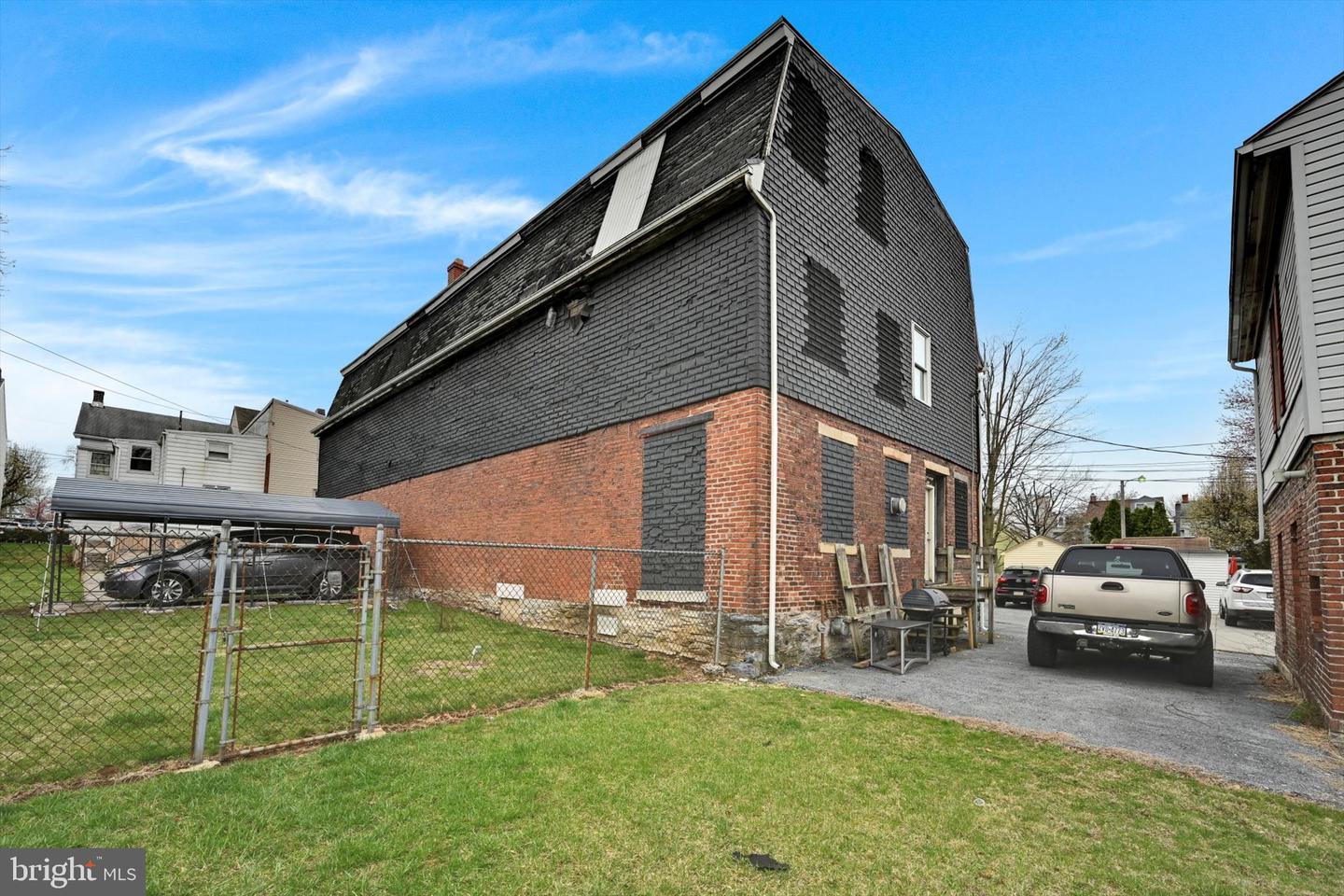 128 S Cherry St Property Photo 9