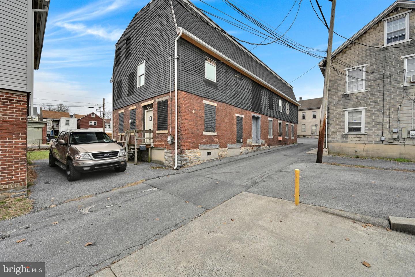 128 S Cherry St Property Photo 11