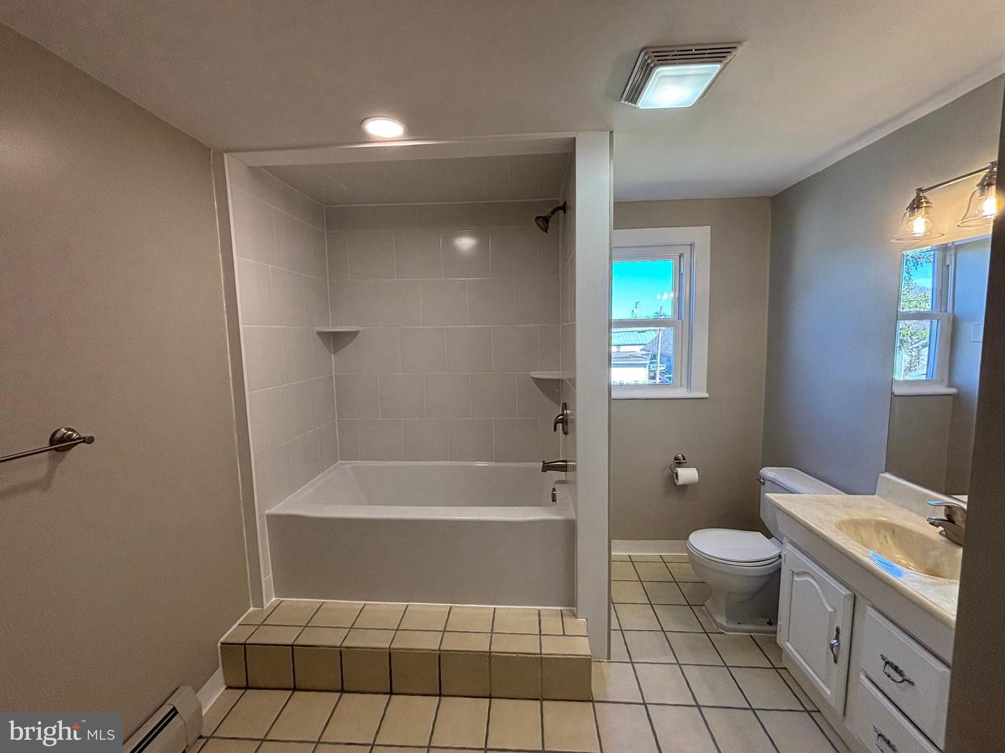 528-530 N Railroad St Property Photo 15