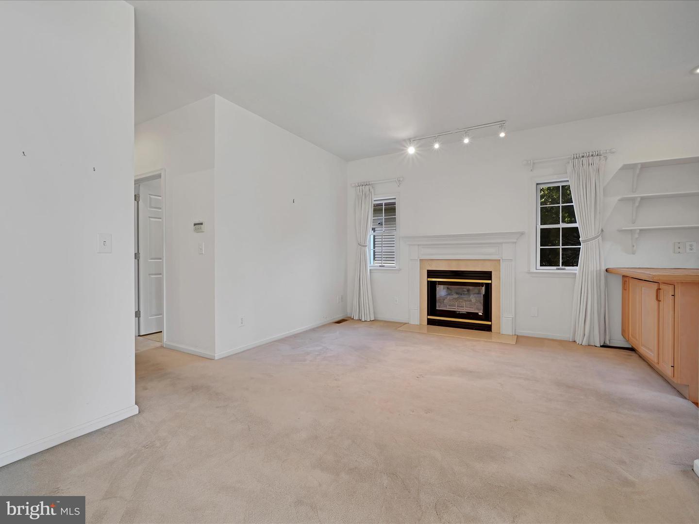 520 Waterside Cir Property Photo 16