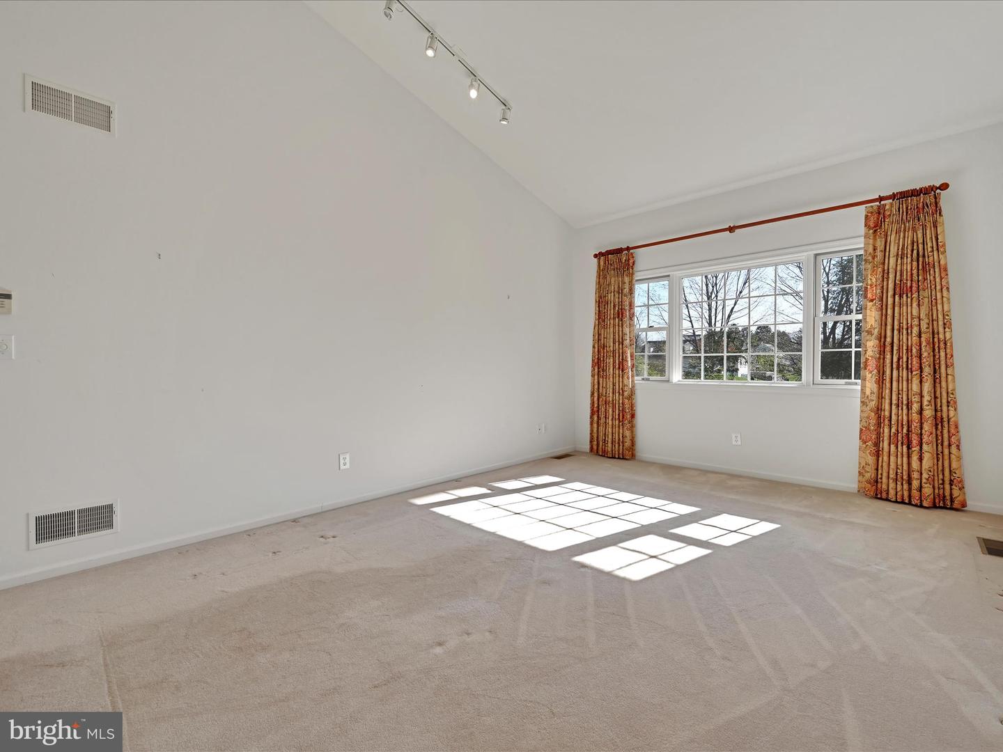 520 Waterside Cir Property Photo 19